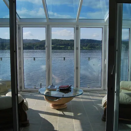 بيت للعطل Lakeshore Boathouse *
